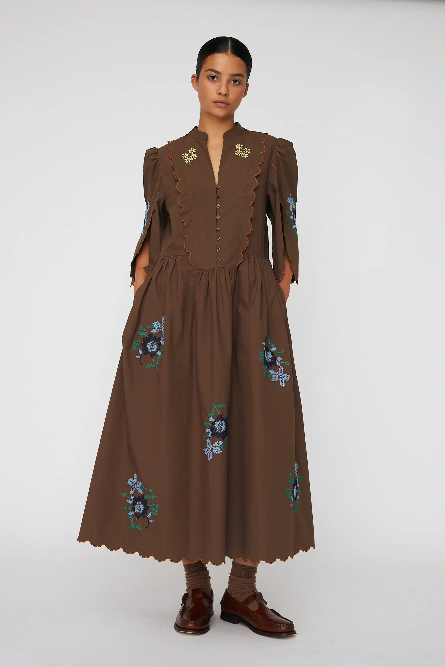 Embroidered Loose Midi Dress - Brown